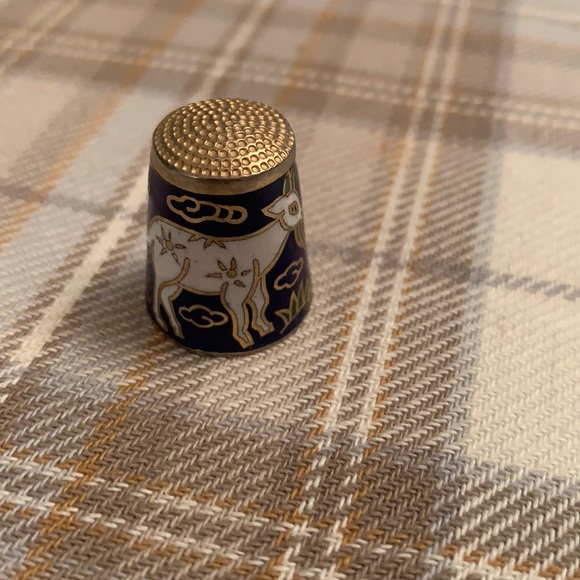 Vintage Cloisonné Oriental Goat Thimble Blue with Brass Inlay YEAR OF THE GOAT - Picture 1 of 7